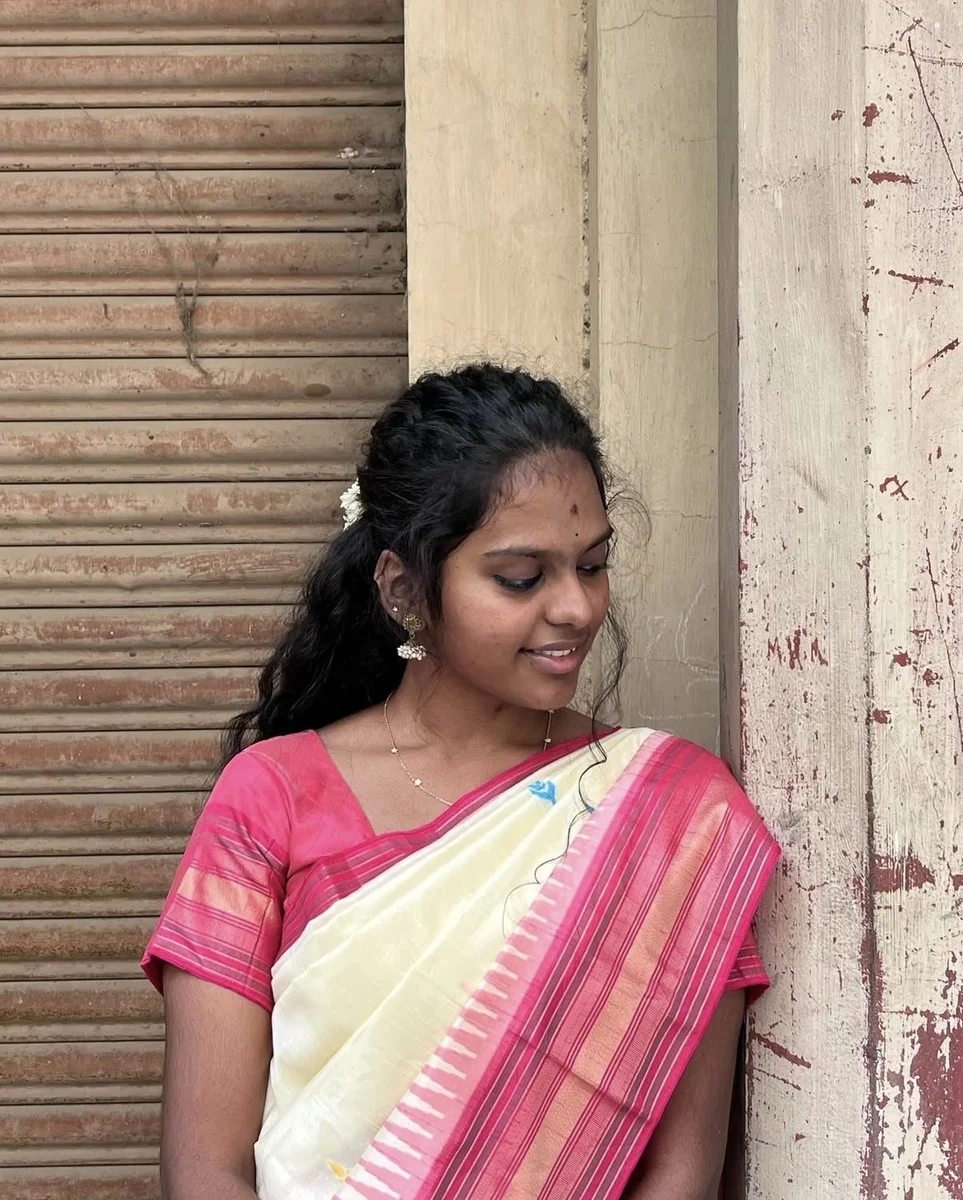 After: Glamorous party makeup with contour, highlight, and bold lips